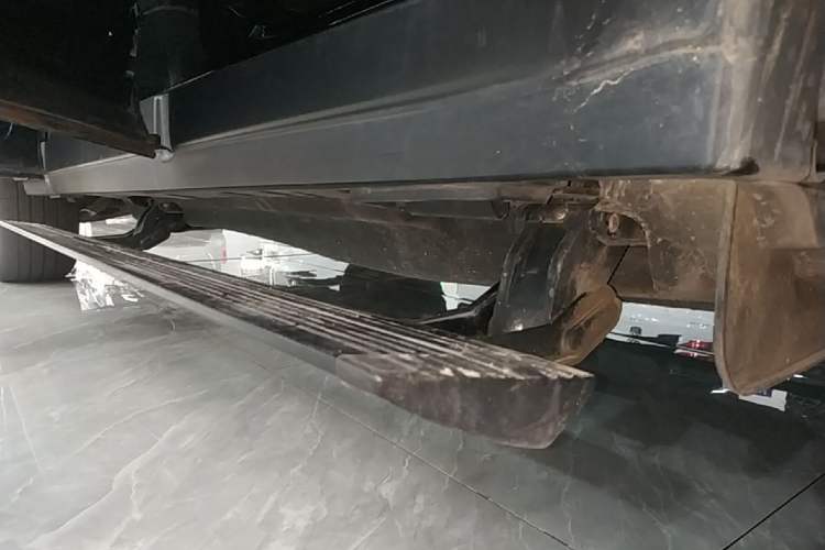 Used Land Rover Defender 2024 110 3.0T P400 X-DYNAMIC HSE Left Side Sill
