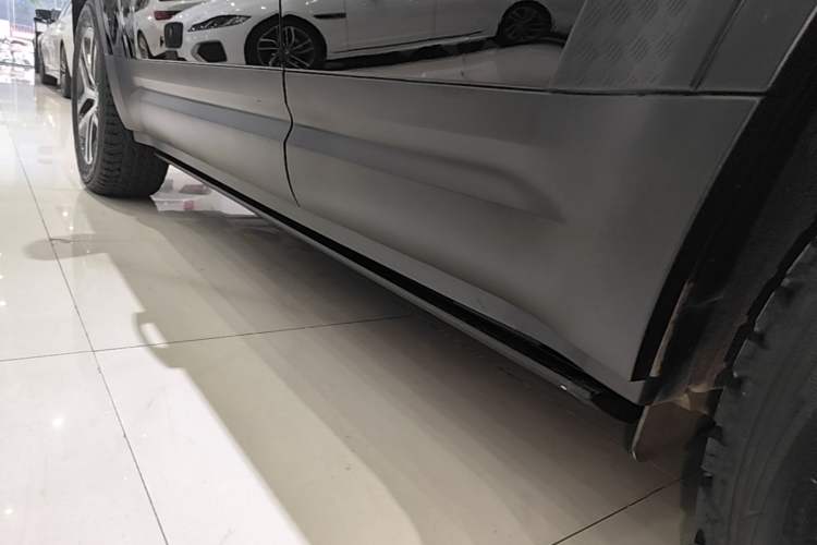 Used Land Rover Defender 2024 110 3.0T P400 Dark Edition Left Side Sill