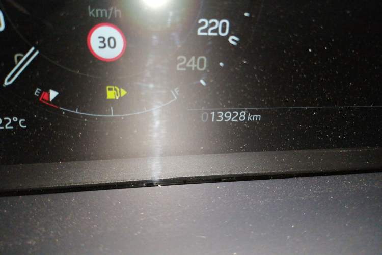 Used Land Rover Defender 2024 90 2.0T P300 S Odometer Close Up