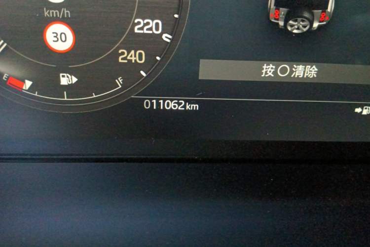 Used Land Rover Defender 2024 90 2.0T P300 S Odometer Close Up