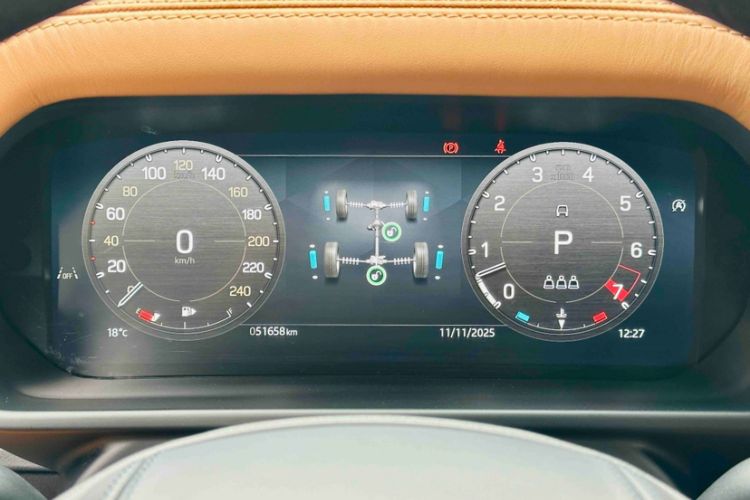 Used Land Rover Defender 2024 110 5.0T V8 Odometer Close Up