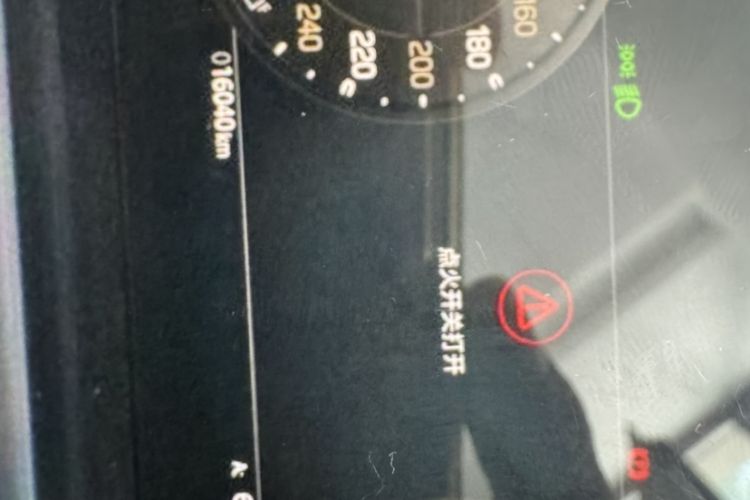 Used Land Rover Defender 2024 110 5.0T V8 Odometer Close Up