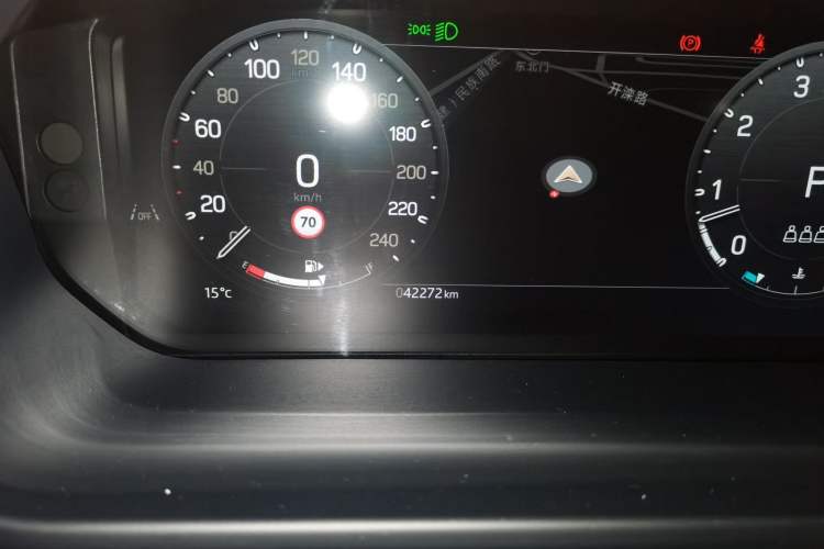 Used Land Rover Defender 2024 110 3.0T P400 X-DYNAMIC HSE Odometer Close Up