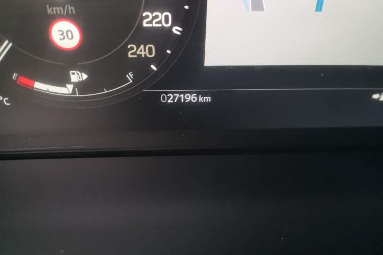 Used Land Rover Defender 2024 110 3.0T P400 Dark Edition Odometer Close Up