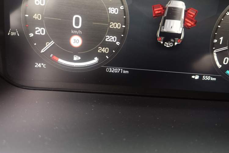 Used Land Rover Defender 2024 110 3.0T P400 X-DYNAMIC HSE Odometer Close Up