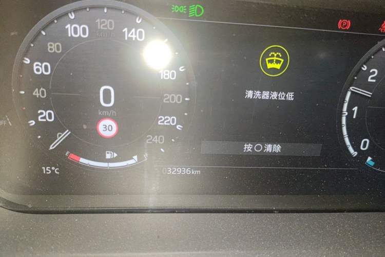 Used Land Rover Defender 2024 110 3.0T P400 X-DYNAMIC HSE Odometer Close Up