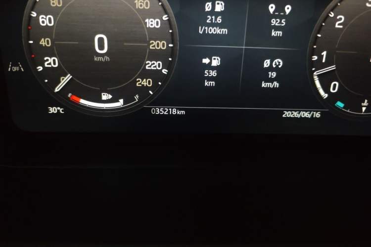 Used Land Rover Defender 2024 110 3.0T P400 Dark Edition Odometer Close Up