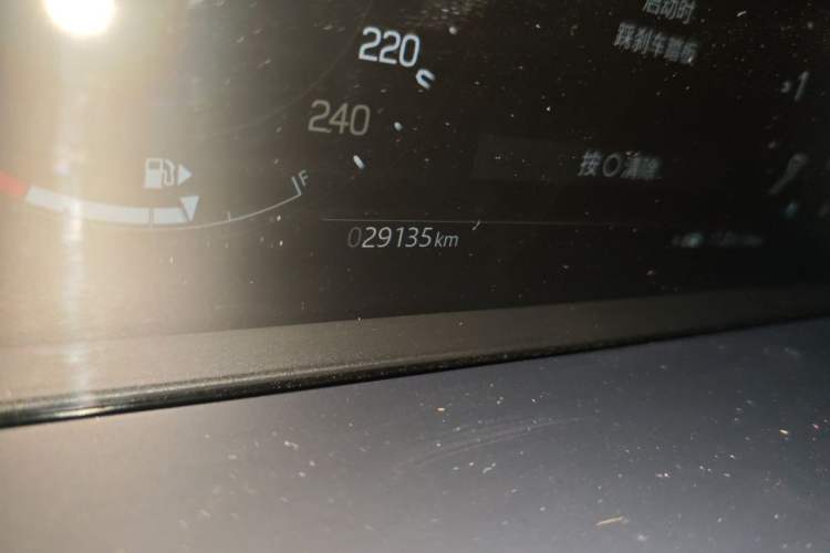 Used Land Rover Defender 2024 110 3.0T P400 X-DYNAMIC HSE Odometer Close Up