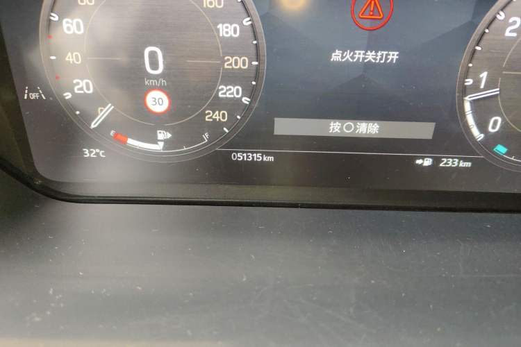 Used Land Rover Defender 2024 110 3.0T P400 X-DYNAMIC HSE Odometer Close Up