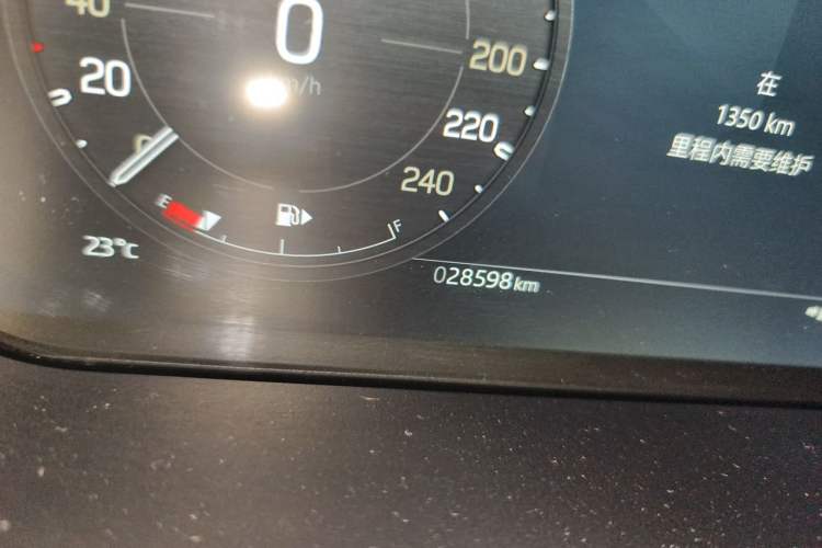 Used Land Rover Defender 2024 110 3.0T P400 Dark Edition Odometer Close Up