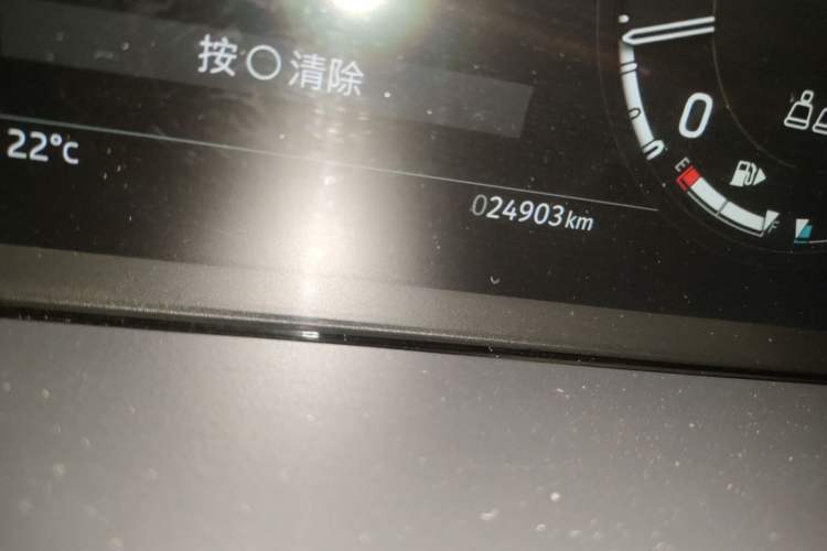 Used Land Rover Defender 2024 110 3.0T P400 XS Odometer Close Up