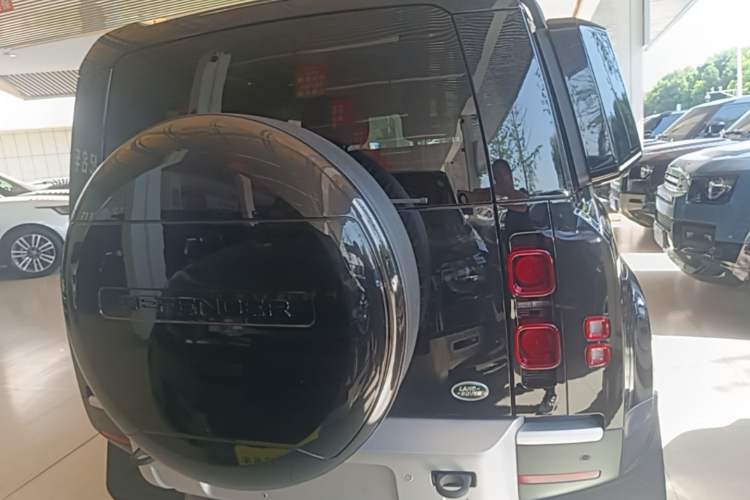 Used Land Rover Defender 2024 90 3.0T P400 HSE Rear