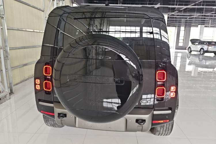 Used Land Rover Defender 2024 110 3.0T P400 X-DYNAMIC HSE Rear