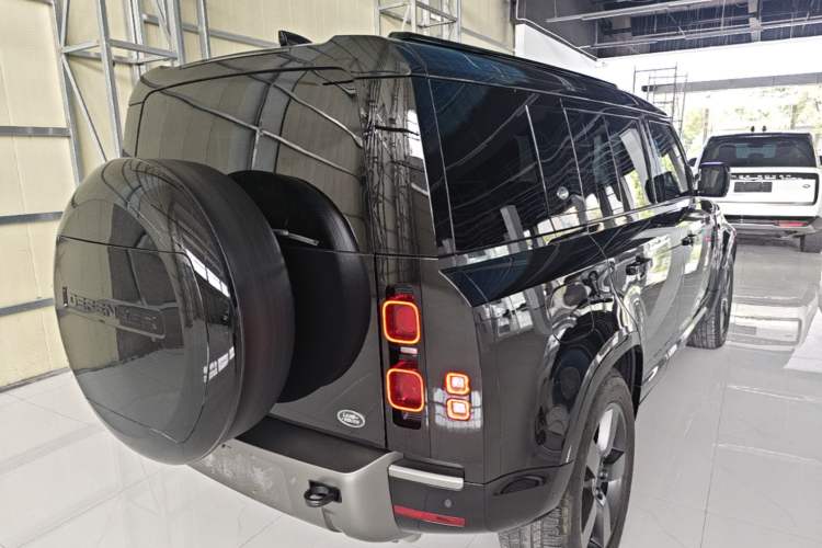 Used Land Rover Defender 2024 110 3.0T P400 X-DYNAMIC HSE Rear Right 45 Deg