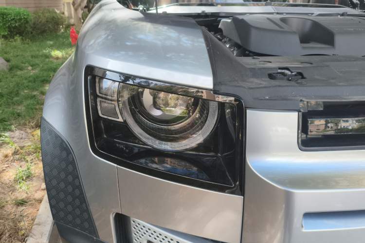 Used Land Rover Defender 2024 110 3.0T P400 Dark Edition Right Front Headlight