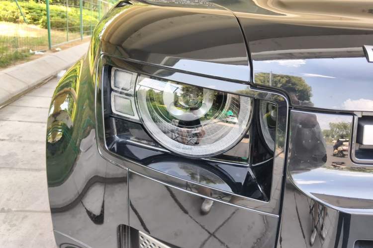 Used Land Rover Defender 2024 110 3.0T P400 X-DYNAMIC HSE Right Front Headlight