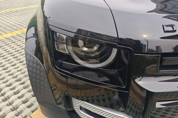 Used Land Rover Defender 2024 110 3.0T P400 Dark Edition Right Front Headlight