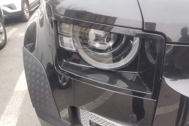 Used Land Rover Defender 2024 110 3.0T P400 Dark Edition Right Front Headlight