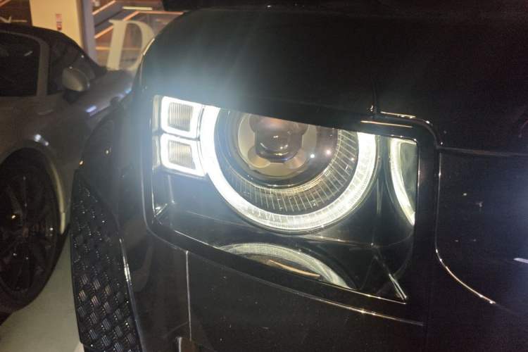 Used Land Rover Defender 2024 110 3.0T P400 Dark Edition Right Front Headlight