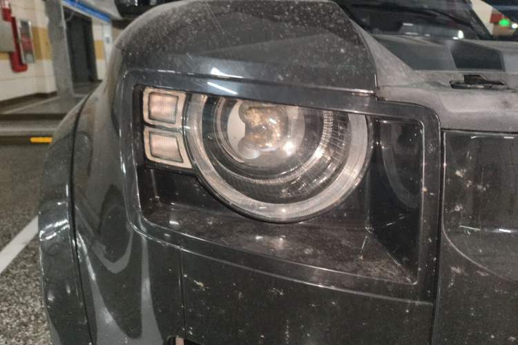 Used Land Rover Defender 2024 110 3.0T P400 Dark Edition Right Front Headlight