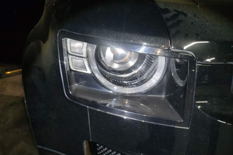 Used Land Rover Defender 2024 110 3.0T P400 XS Right Front Headlight