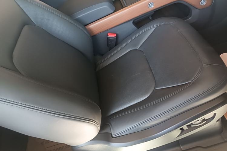 Used Land Rover Defender 2024 90 3.0T P400 HSE Right Front Seat