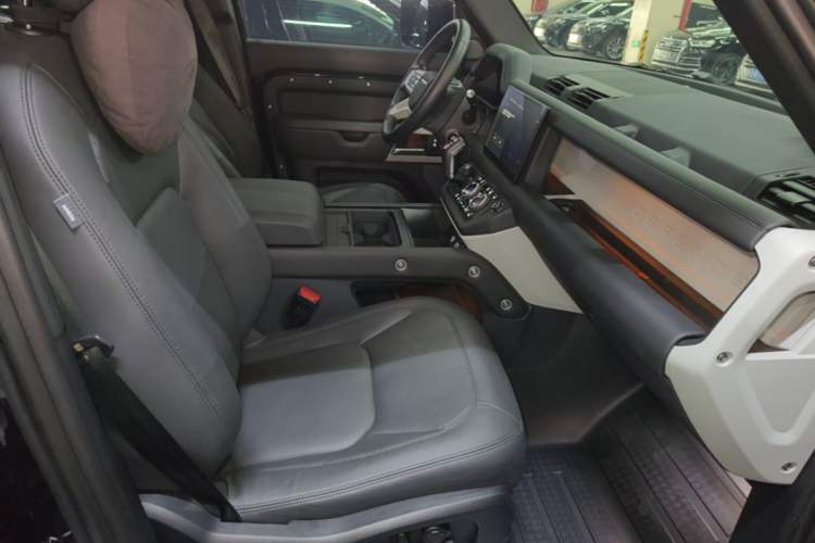 Used Land Rover Defender 2024 110 3.0T P400 XS Right Front Seat