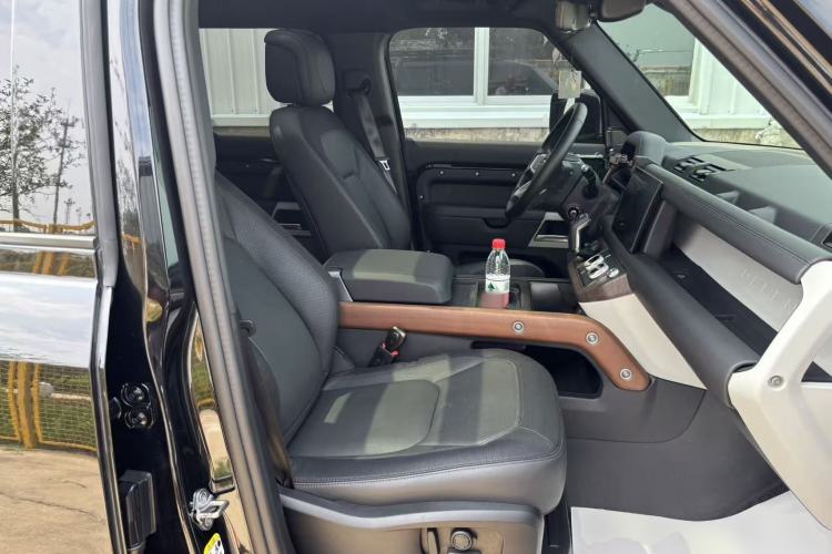 Used Land Rover Defender 2024 110 3.0T P400 X-DYNAMIC HSE Right Front Seat