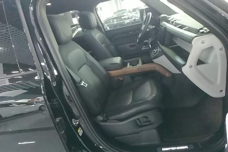 Used Land Rover Defender 2024 110 3.0T P400 X-DYNAMIC HSE Right Front Seat