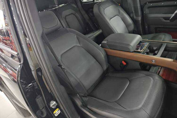 Used Land Rover Defender 2024 110 3.0T P400 X-DYNAMIC HSE Right Front Seat