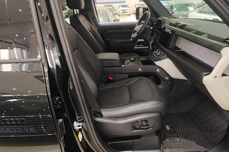 Used Land Rover Defender 2024 110 3.0T P400 Dark Edition Right Front Seat