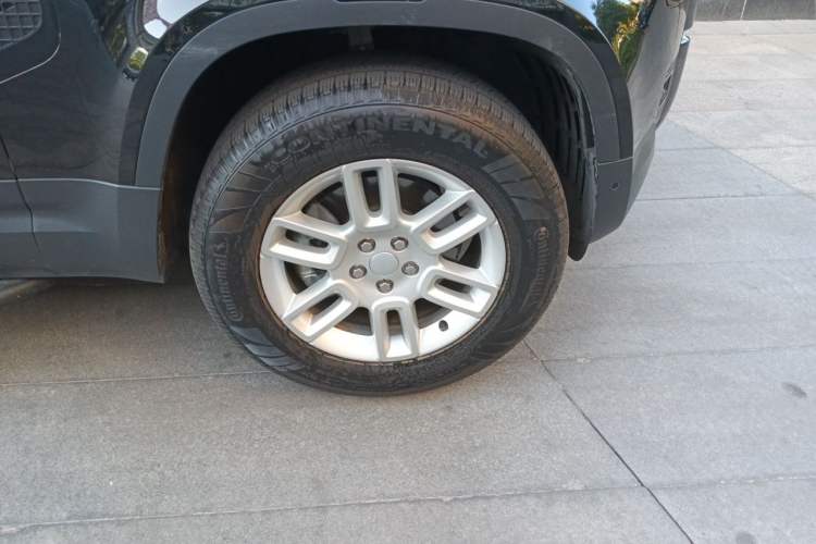 Used Land Rover Defender 2024 90 2.0T P300 S Right Front Wheel Hub