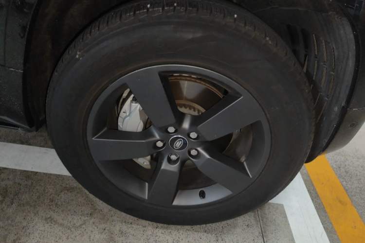 Used Land Rover Defender 2024 110 3.0T P400 X-DYNAMIC HSE Right Front Wheel Hub