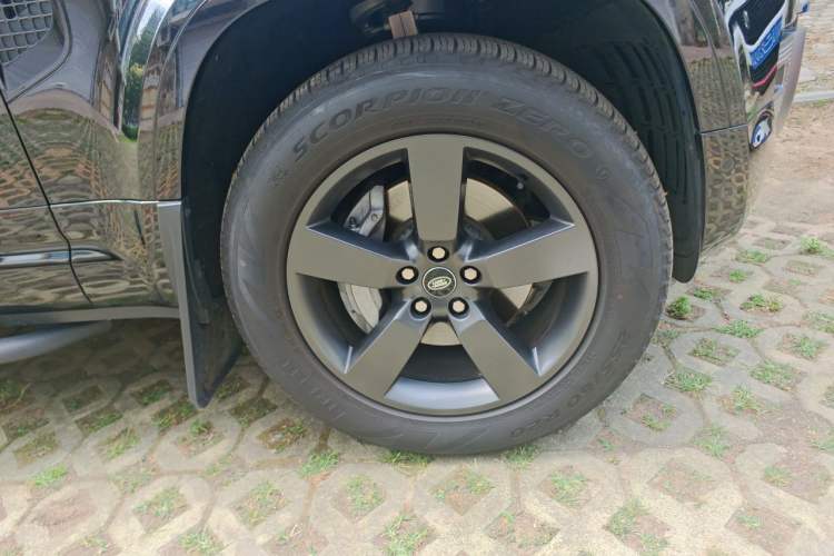 Used Land Rover Defender 2024 110 3.0T P400 XS Right Front Wheel Hub