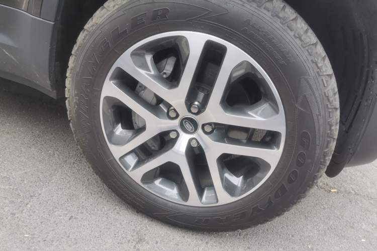 Used Land Rover Defender 2024 110 3.0T P400 Dark Edition Right Front Wheel Hub