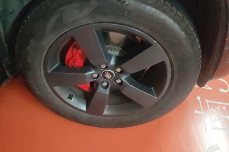 Used Land Rover Defender 2024 110 3.0T P400 X-DYNAMIC HSE Right Front Wheel Hub