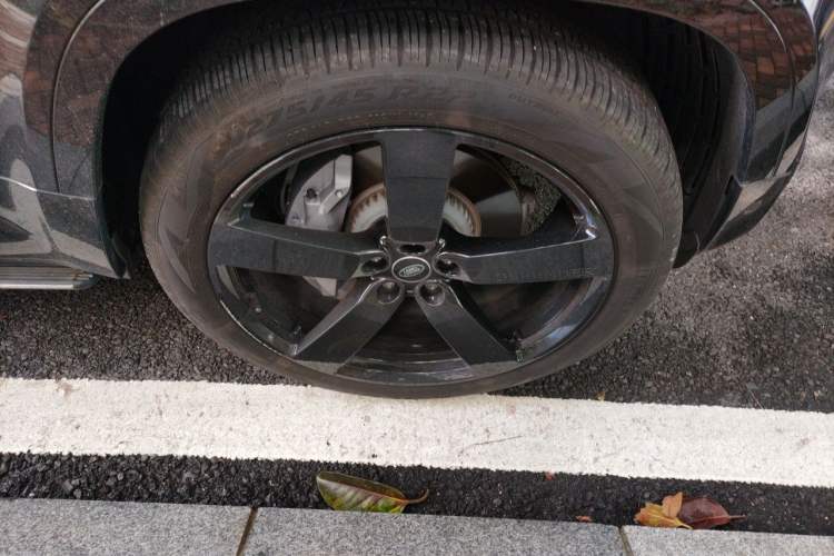 Used Land Rover Defender 2024 110 3.0T P400 X-DYNAMIC HSE Right Front Wheel Hub