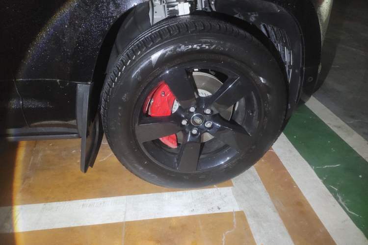 Used Land Rover Defender 2024 110 3.0T P400 X-DYNAMIC HSE Right Front Wheel Hub