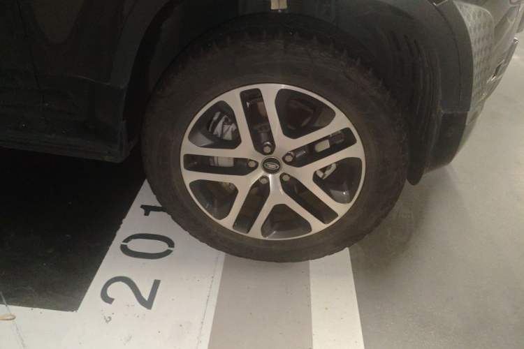 Used Land Rover Defender 2024 110 3.0T P400 Dark Edition Right Front Wheel Hub