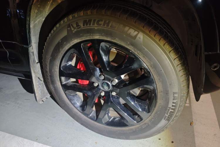 Used Land Rover Defender 2024 110 3.0T P400 Dark Edition Right Front Wheel Hub