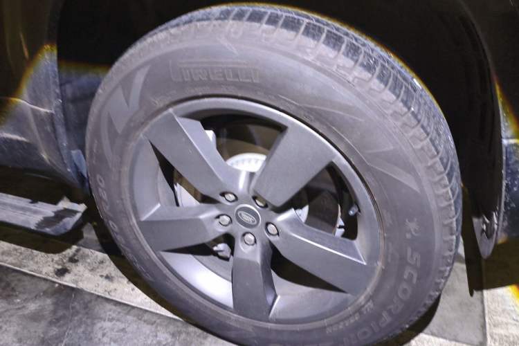 Used Land Rover Defender 2024 110 3.0T P400 X-DYNAMIC HSE Right Front Wheel Hub