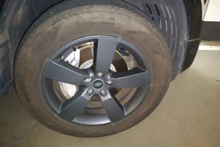 Used Land Rover Defender 2024 110 3.0T P400 X-DYNAMIC HSE Right Front Wheel Hub
