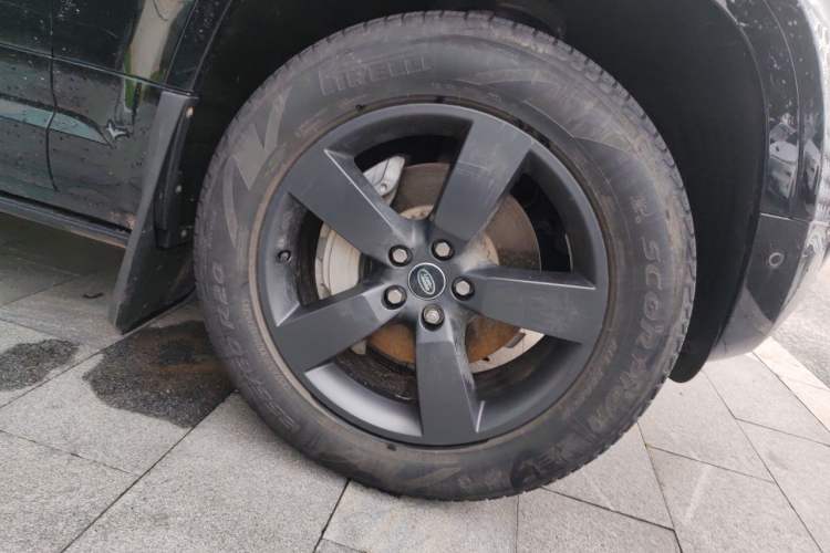 Used Land Rover Defender 2024 110 3.0T P400 X-DYNAMIC HSE Right Front Wheel Hub