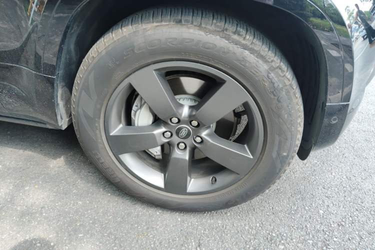 Used Land Rover Defender 2024 110 3.0T P400 X-DYNAMIC HSE Right Front Wheel Hub