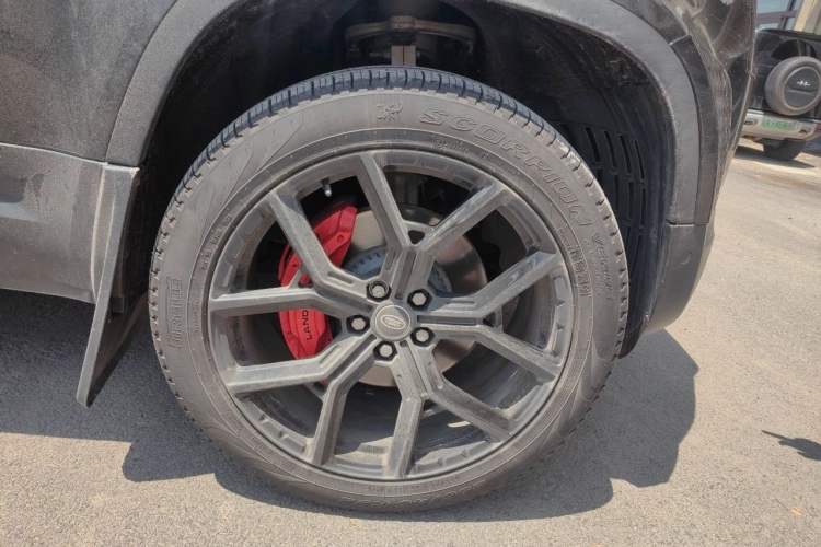 Used Land Rover Defender 2024 110 3.0T P400 Dark Edition Right Front Wheel Hub