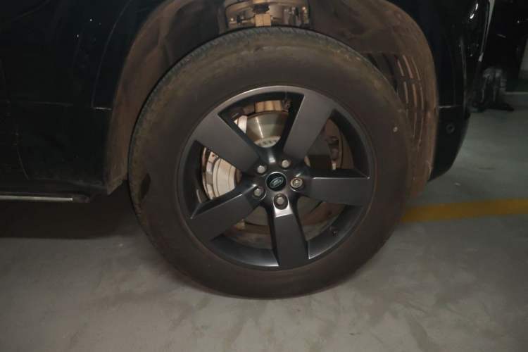Used Land Rover Defender 2024 110 3.0T P400 X-DYNAMIC HSE Right Front Wheel Hub