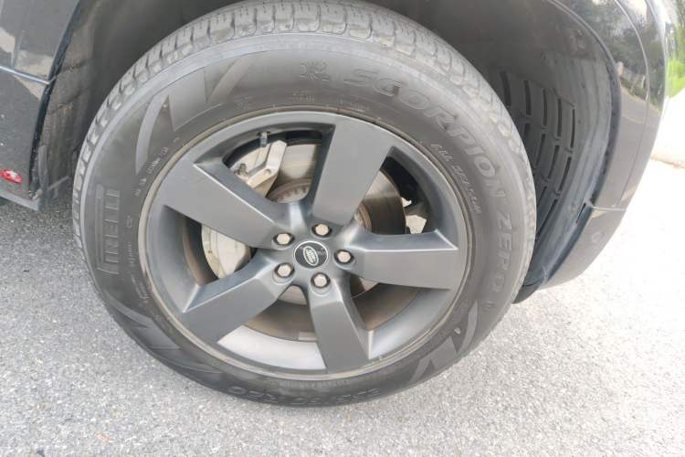 Used Land Rover Defender 2024 110 3.0T P400 X-DYNAMIC HSE Right Front Wheel Hub