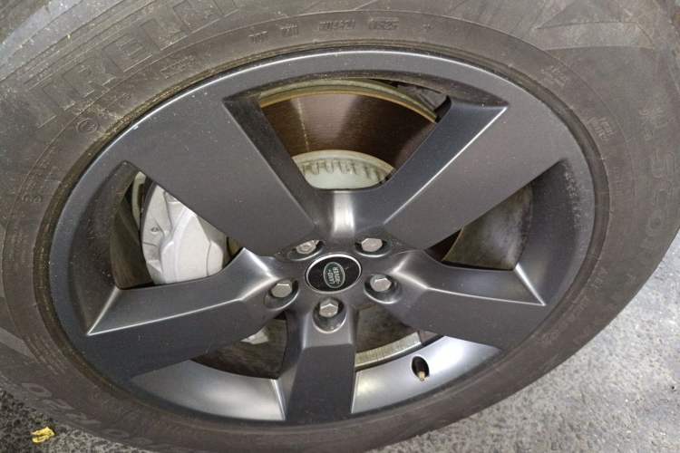 Used Land Rover Defender 2024 110 3.0T P400 X-DYNAMIC HSE Right Front Wheel Hub