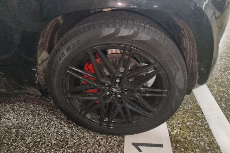 Used Land Rover Defender 2024 110 3.0T P400 Dark Edition Right Front Wheel Hub