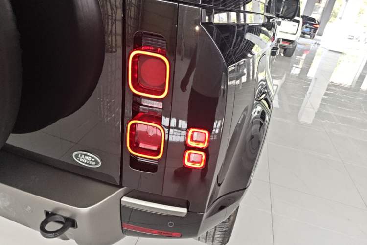 Used Land Rover Defender 2024 110 3.0T P400 X-DYNAMIC HSE Right Rear Taillight